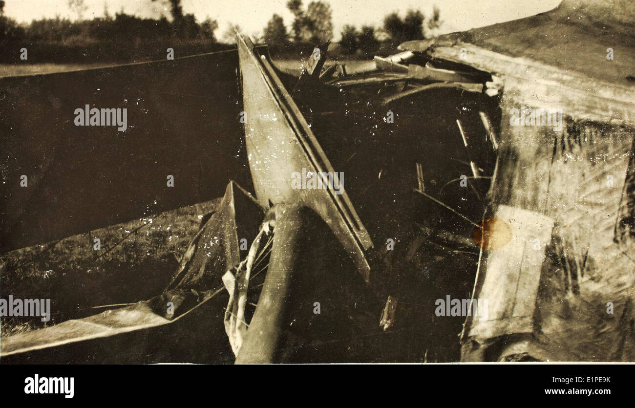 Durante la prima guerra mondiale, l'incidente aereo del tenente Stock evidenzia i pericoli affrontati dai piloti durante i combattimenti aerei. La guerra vide molte innovazioni tecnologiche nell'aviazione, ma anche alti tassi di mortalità tra i piloti. Questo evento fa parte della prima storia dell'aviazione militare. Foto Stock