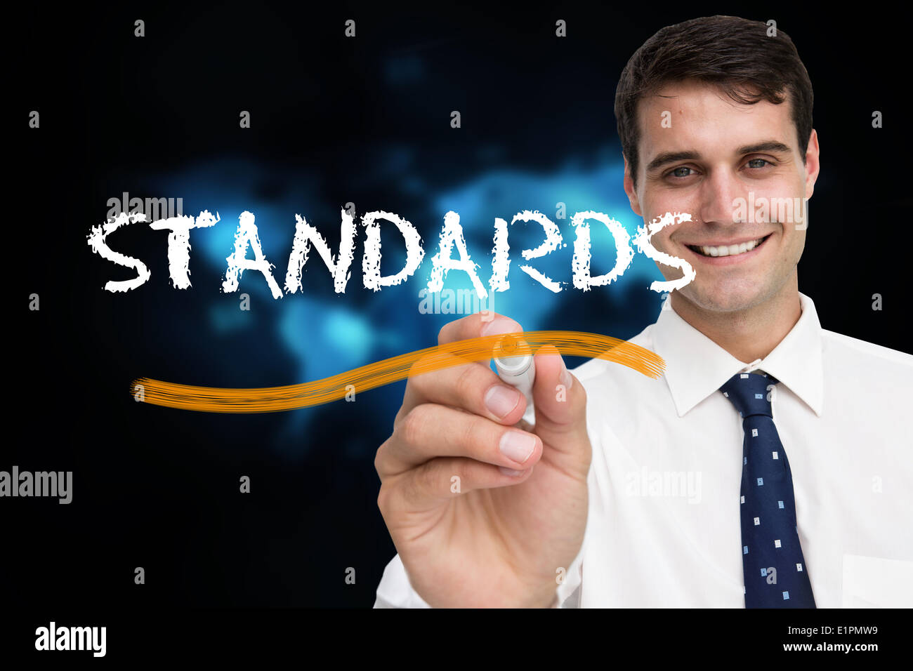 Imprenditore a scrivere la parola standard Foto Stock