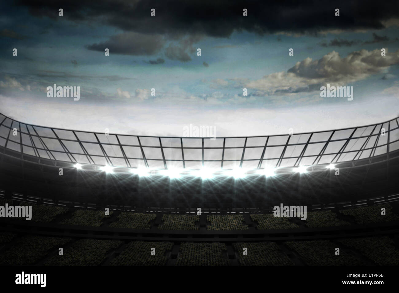 Grande stadio di calcio sotto il cielo nuvoloso Foto Stock