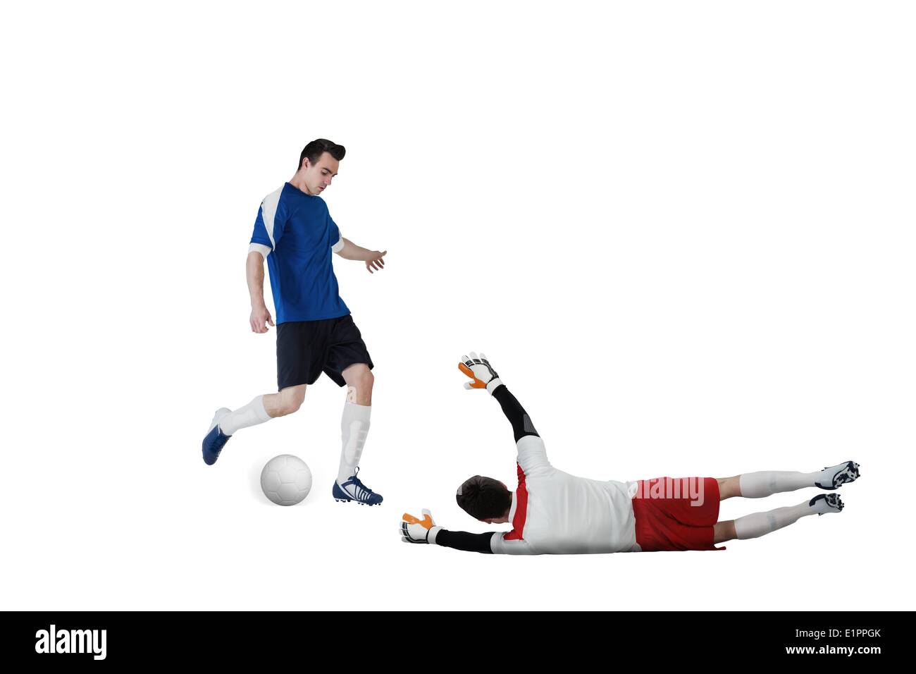 I giocatori di calcio affrontare per la sfera Foto Stock