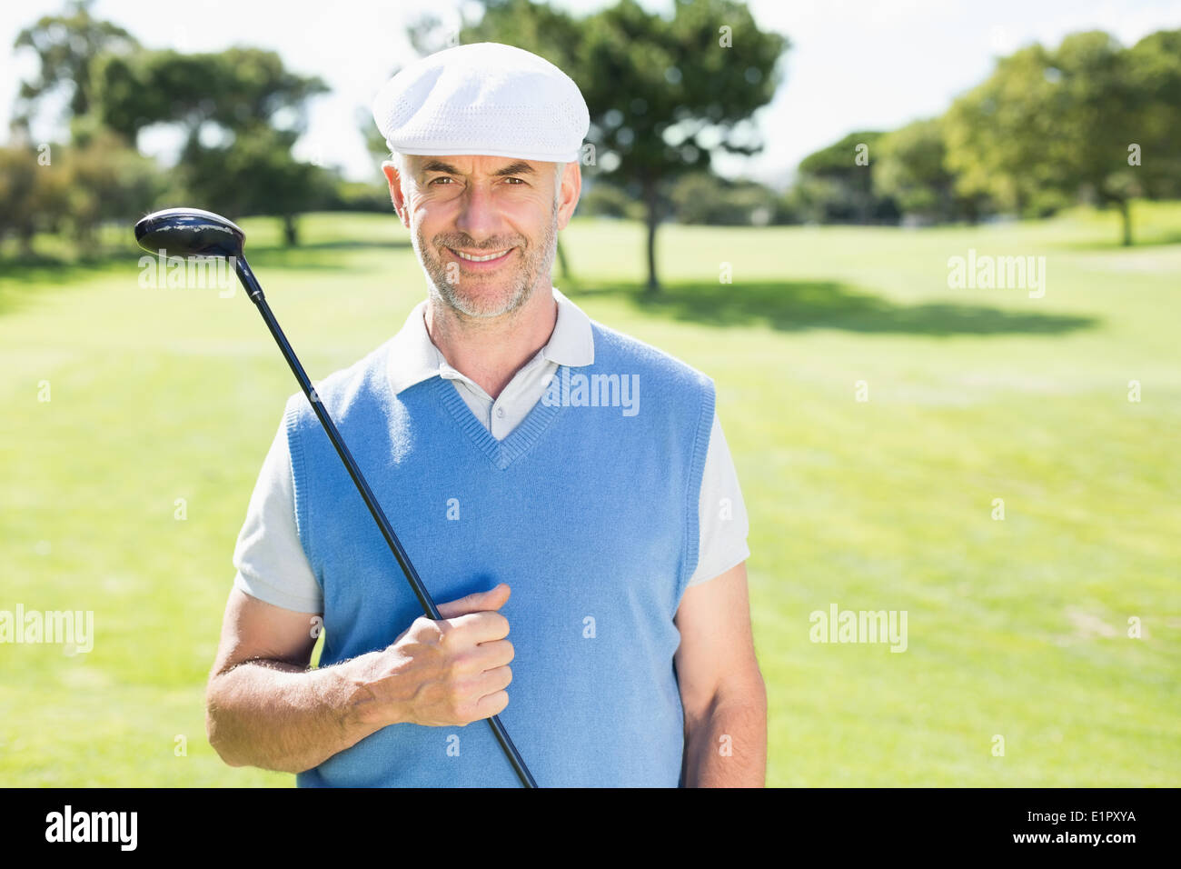 Allegro golfista sorridente in telecamera Foto Stock