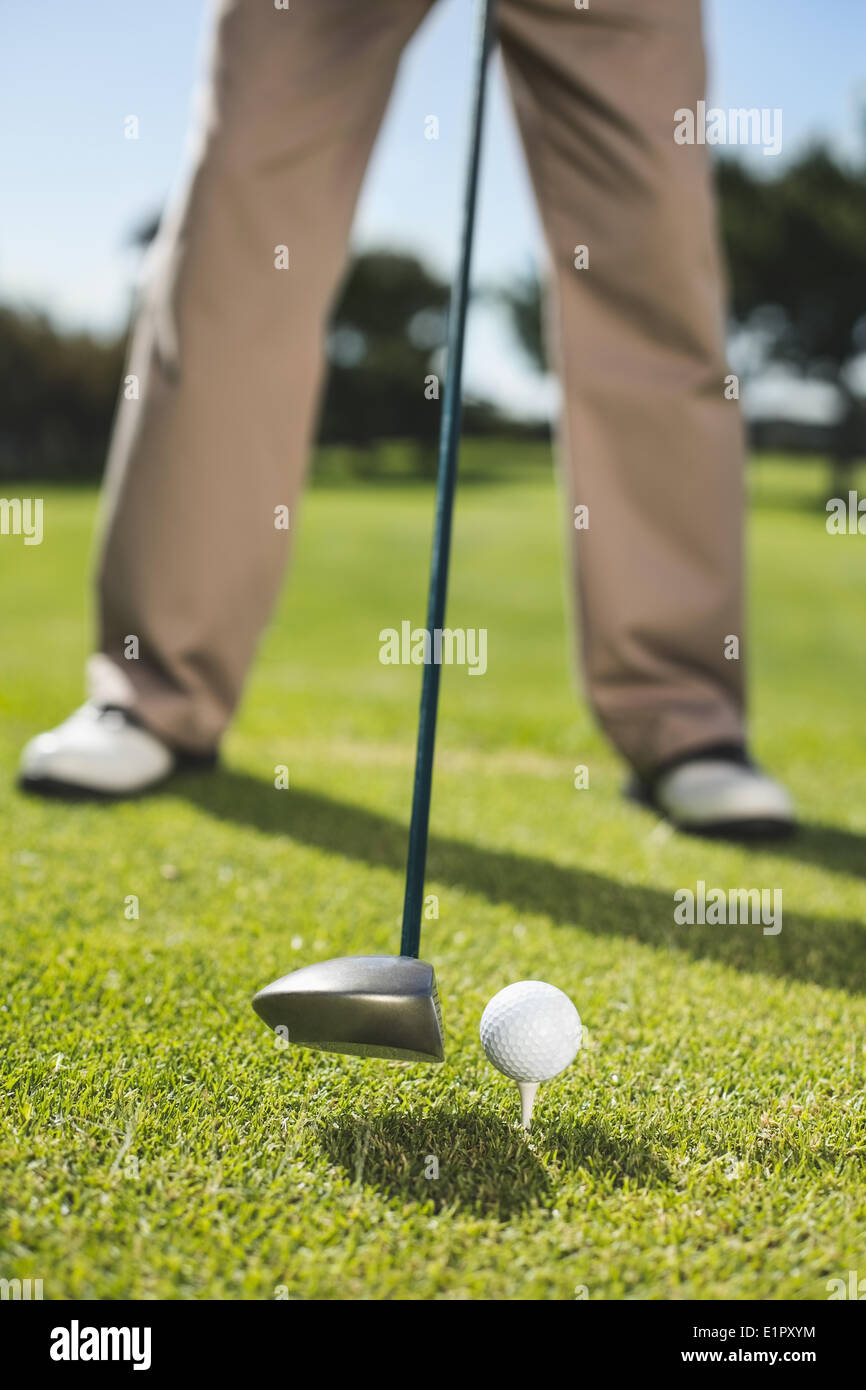 Il Golfer circa al tee off Foto Stock