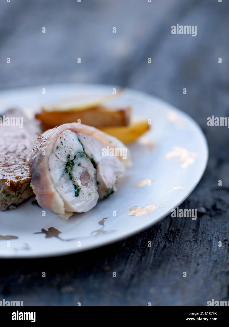 Arrosto di vitello farcito con erbe aromatiche Foto Stock