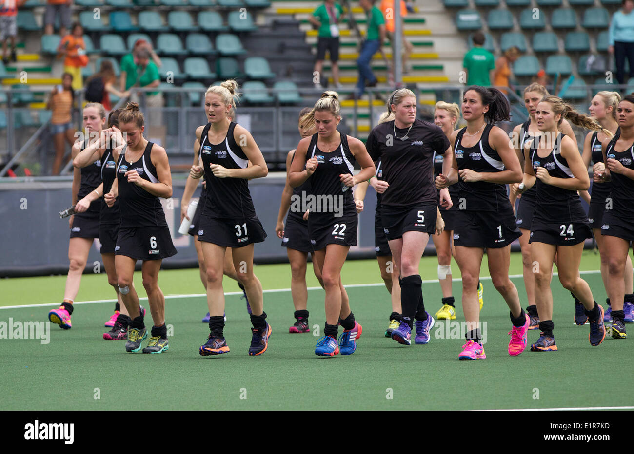 L'Aia, Olanda. 09 Giugno, 2014. La Nuova Zelanda team lascia il passo a seguito della world cup match tra Australia e Nuova Zelanda dalla Kyocera Stadium. Credito: Azione Sport Plus/Alamy Live News Foto Stock