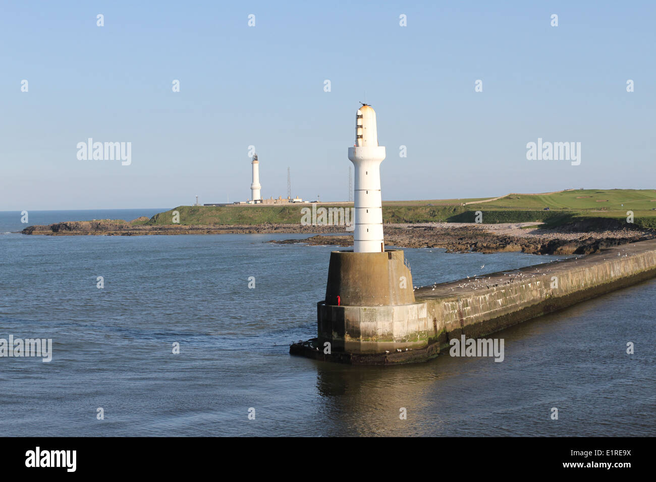 Il porto di aberdeen luce e corpino ness faro scozia maggio 2014 Foto Stock