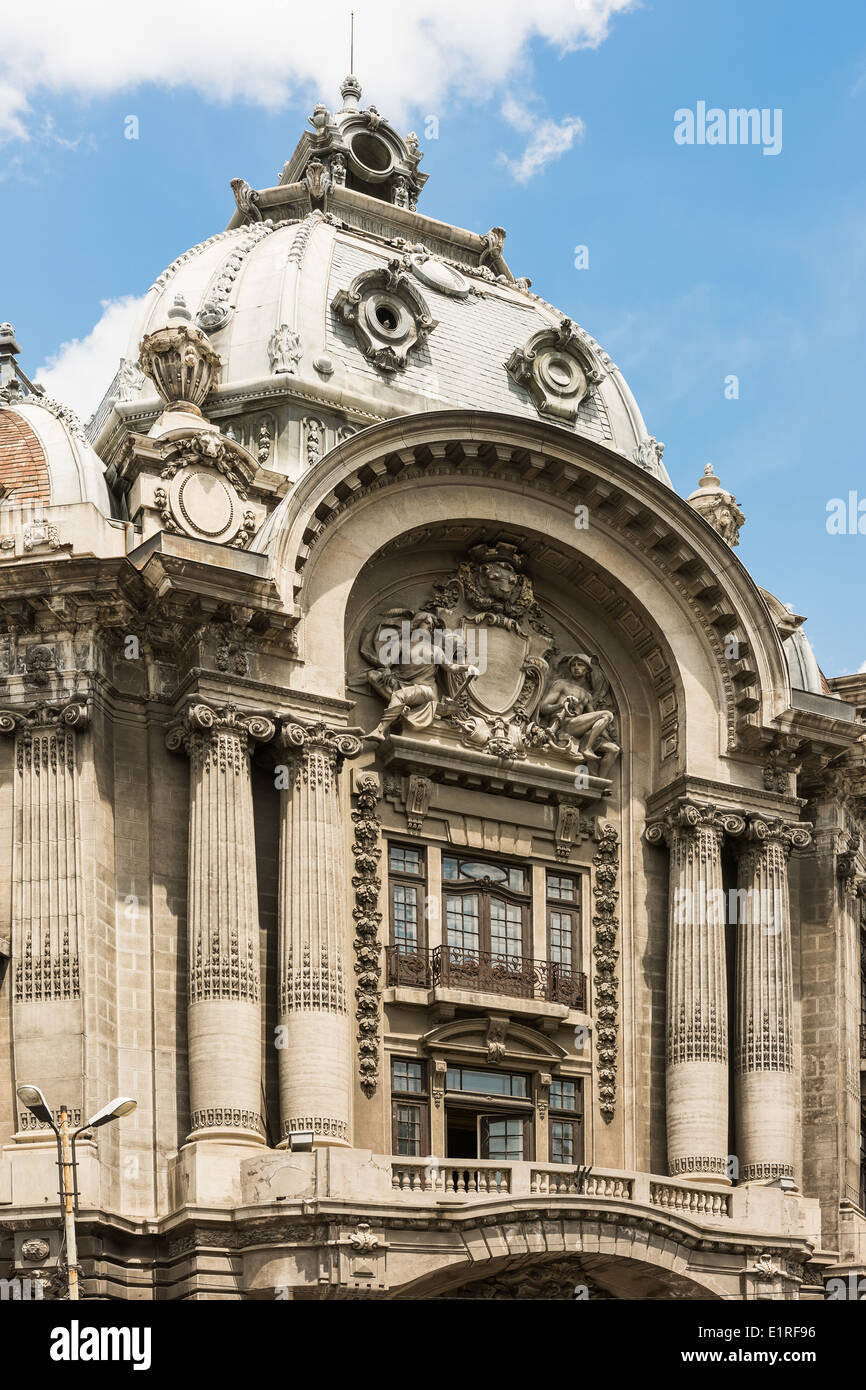 Classica architettura retrò a Bucarest, in Romania. Foto Stock