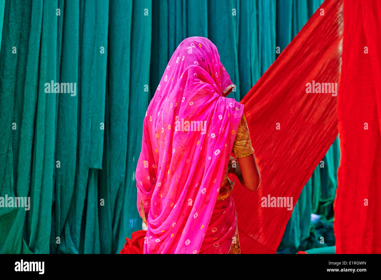India Rajasthan, sari fabbrica di indumento Foto Stock