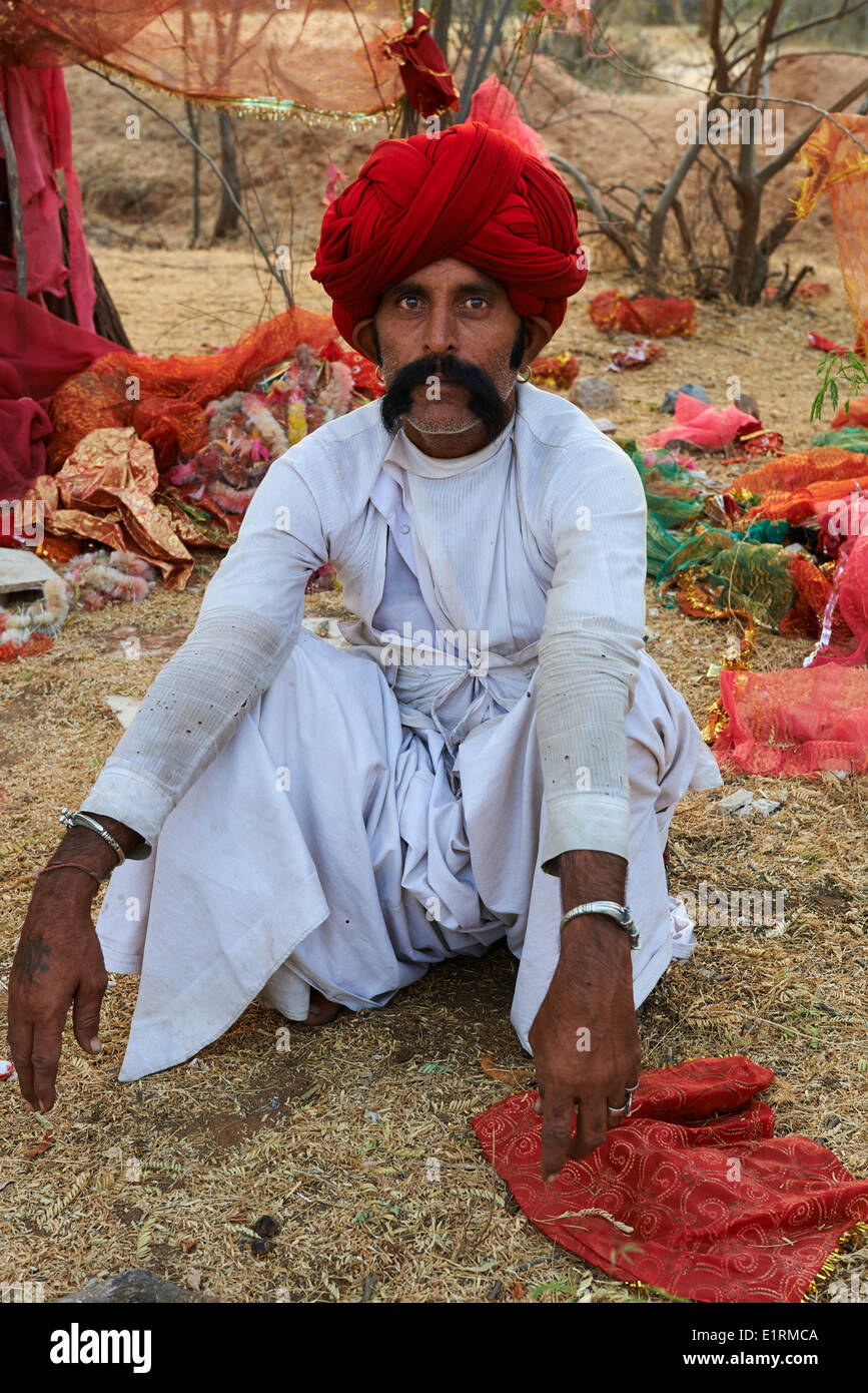 India Rajasthan, Meda village intorno a Jodhpur, Rabari gruppo etnico, Jataram, 53 old Foto Stock