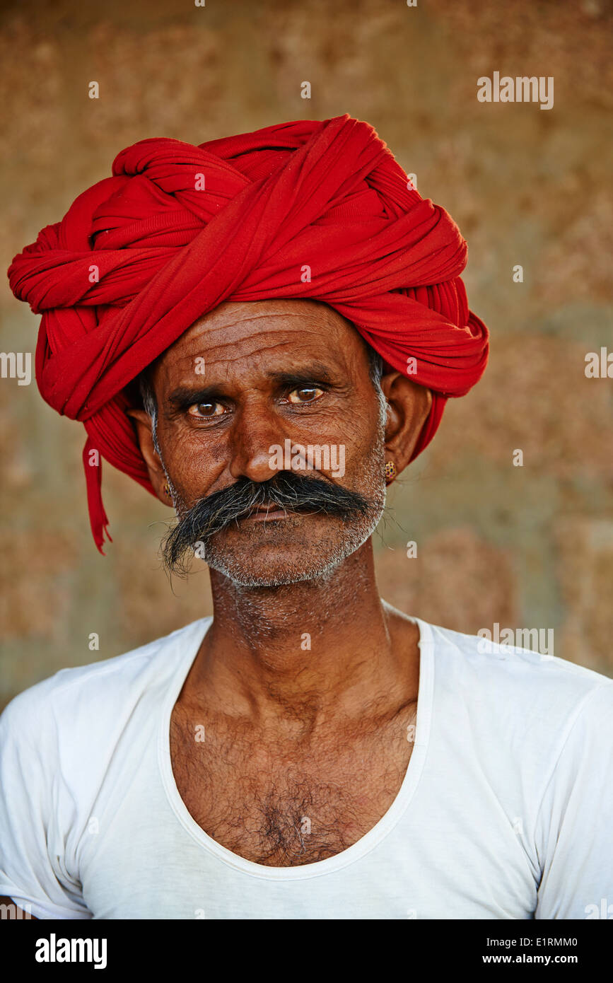 India Rajasthan, Meda village intorno a Jodhpur, Rabari gruppo etnico, Saludharam 44 old Foto Stock