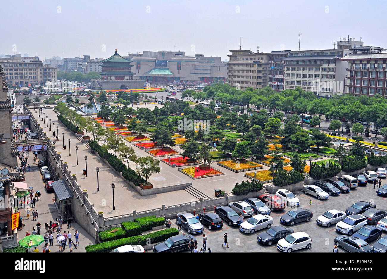Vista aerea sulla torre campanaria quadrata Xian city Provincia di Shaanxi Repubblica Popolare di Cina Foto Stock