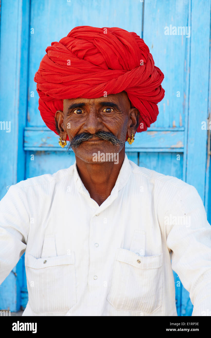 India Rajasthan, Meda village intorno a Jodhpur, Rabari gruppo etnico, Misraram Devasi, 57 old Foto Stock