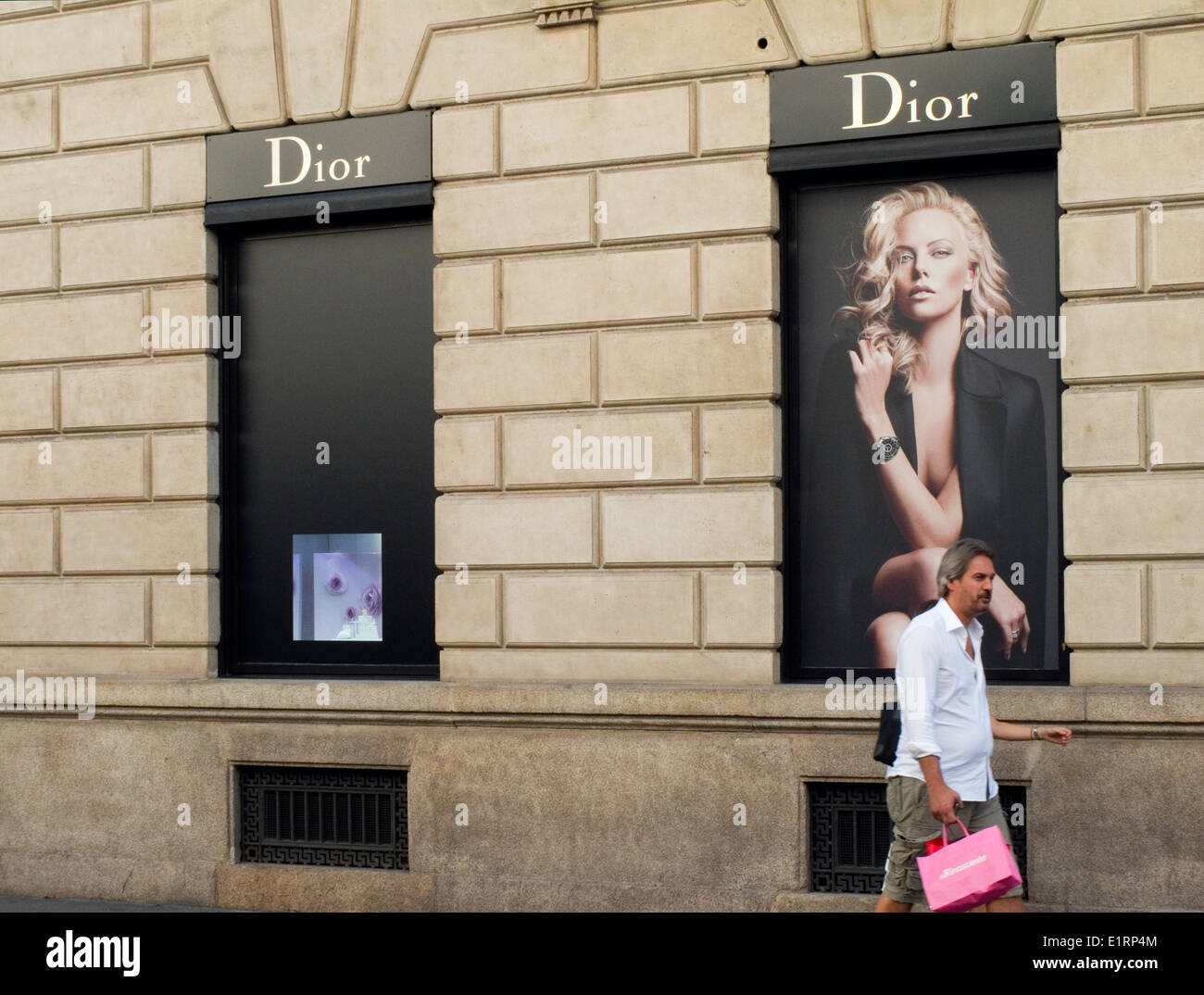 Christian Dior boutique di Via Montenapoleone, Milano, Italia Foto stock -  Alamy