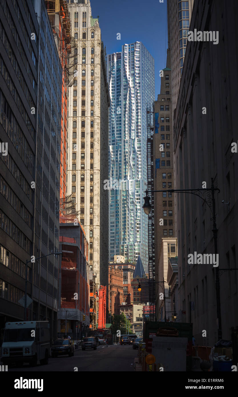 Architetto Frank Gehry's 76-story Beekman Tower in Lower Manhattan visto su Martedì 3 giugno 2014. (© Richard B. Levine) Foto Stock