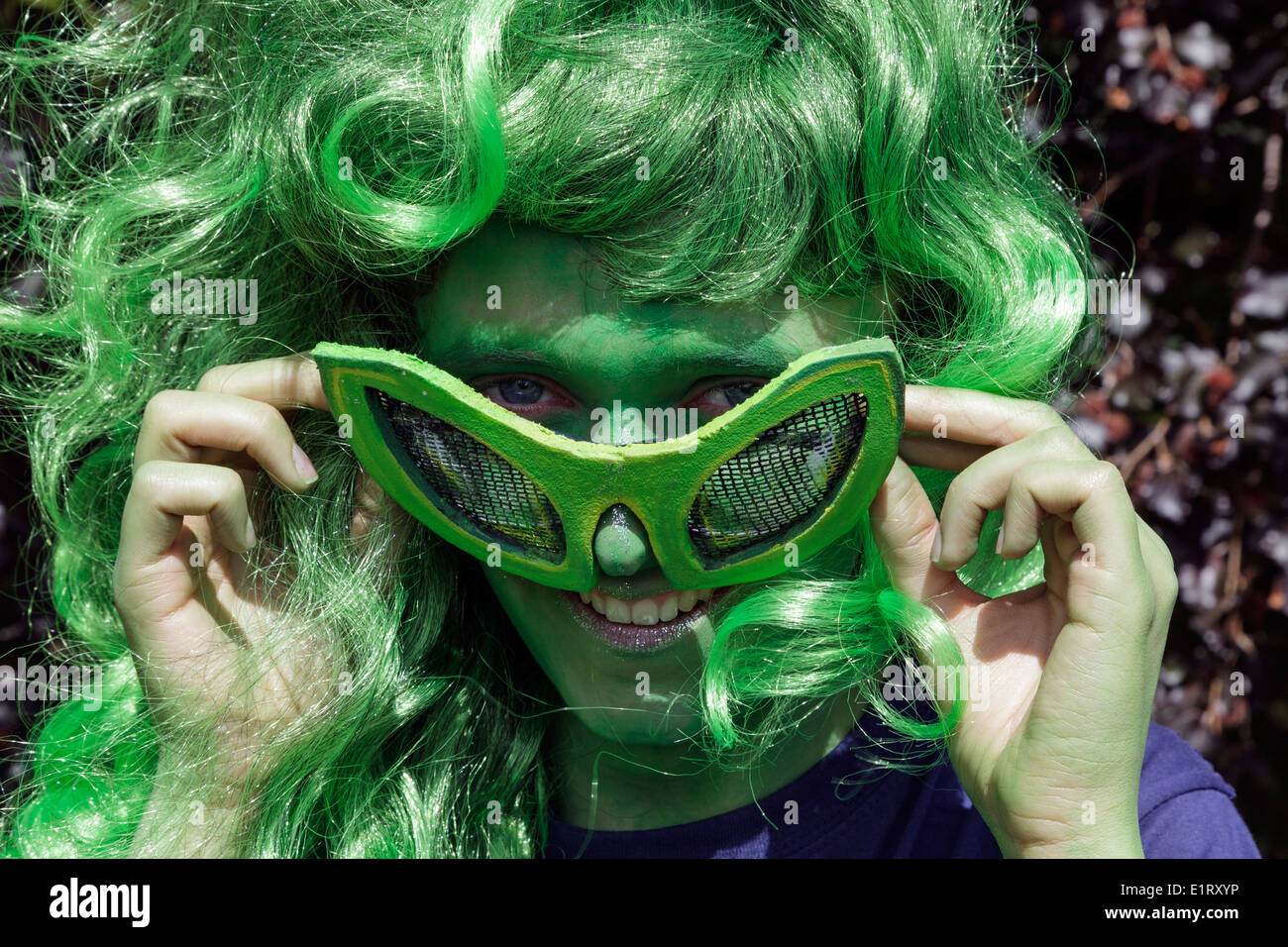 Street performer at West End Street Festival e Mardi Gras, Glasgow, Scotland, Regno Unito Foto Stock