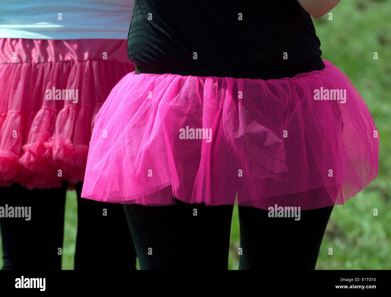 Gara per la vita, Cancer Research UK evento di beneficenza, le donne indossano tutus rosa. Foto Stock