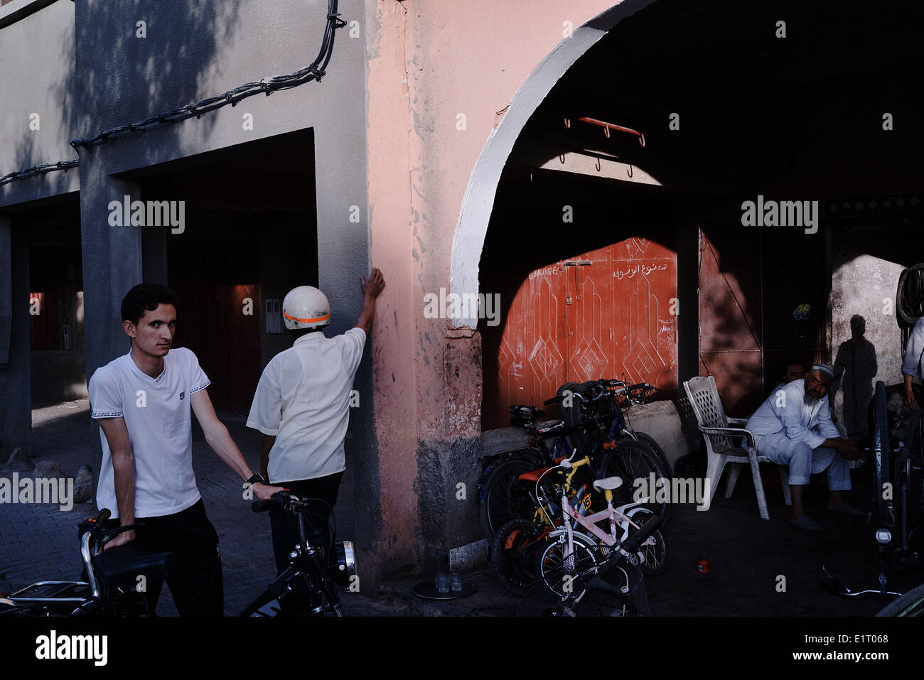 Un moto garage in Ouarzazate, Marocco Foto Stock