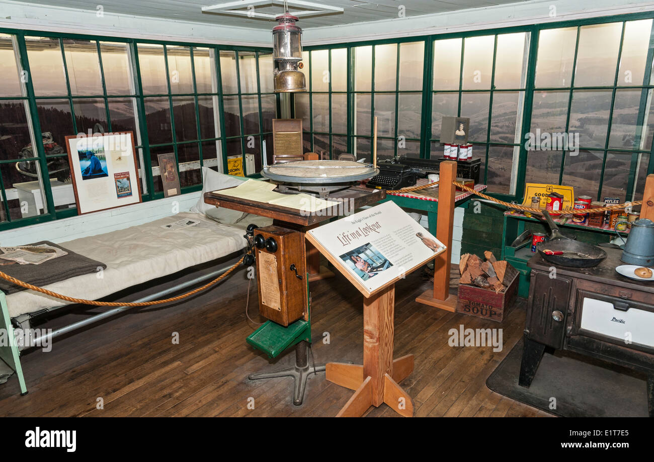 Montana, Missoula Smokejumpers Visitor Center, replica forest fire lookout tower Foto Stock