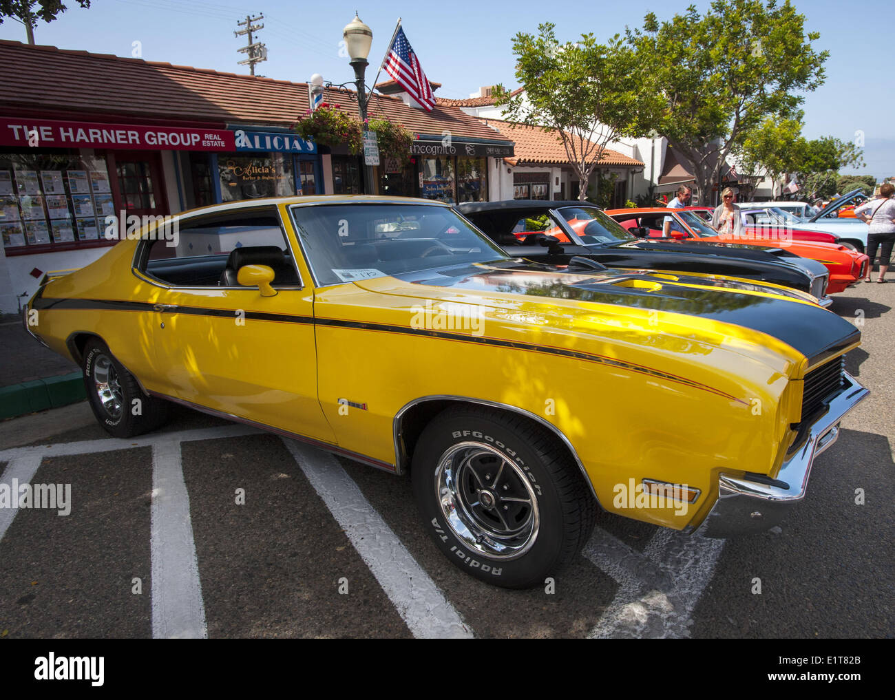 San Clemente, California, Stati Uniti d'America. 8 Giugno, 2014. Xix annuale di 2014 San Clemente Car Show dotato del nuovo e vecchio classico e esotici automobili e camion ha assunto il centro lungo Avenida del Mar, domenica 8 giugno, 2014. L'evento di una giornata porta auto collezionisti e appassionati da tutta la California del sud. Credito: David Bro/ZUMAPRESS.com/Alamy Live News Foto Stock