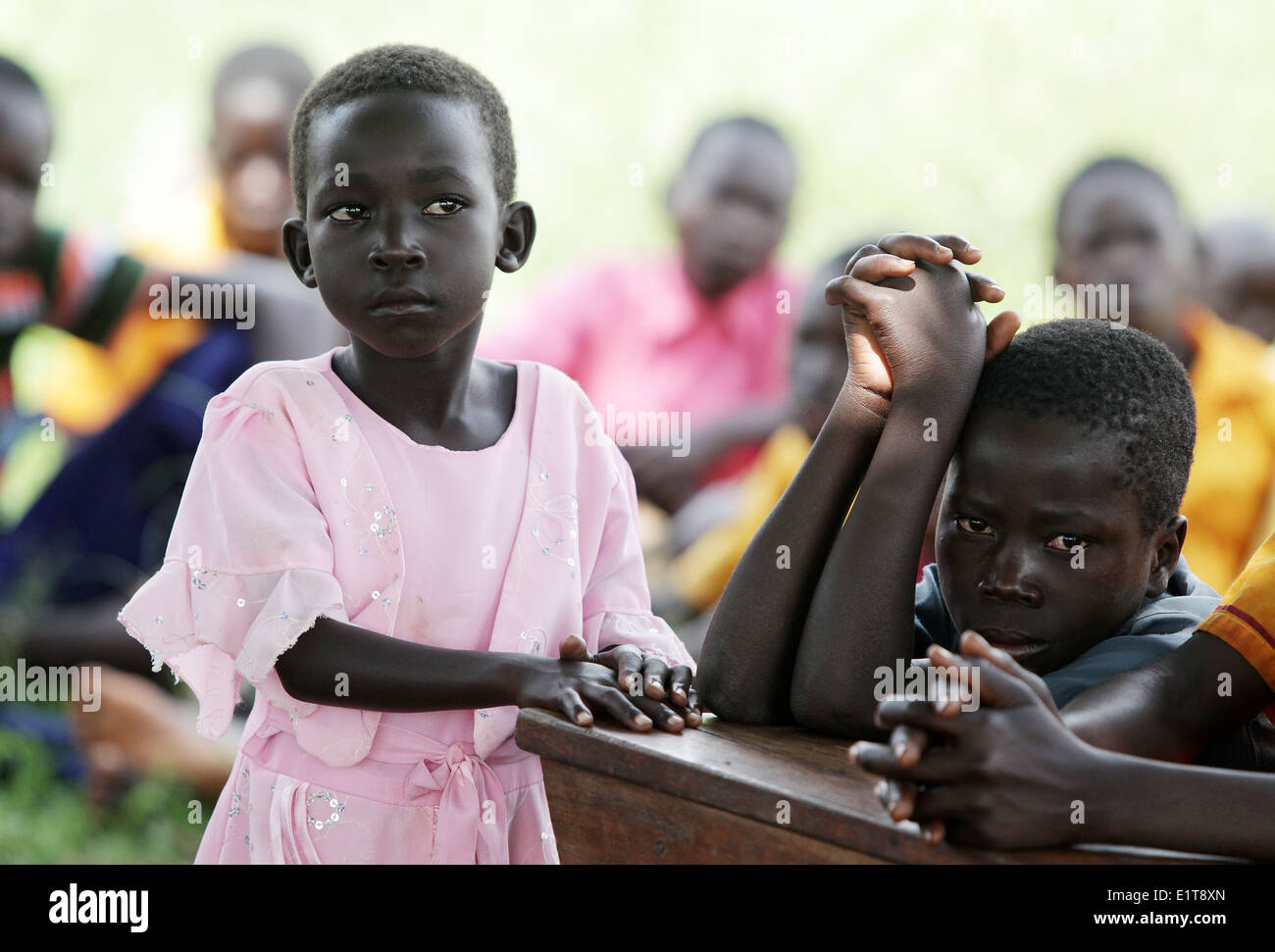 La scuola dei bambini nel loro villaggio nel distretto di Lira del nord Uganda. Foto Stock