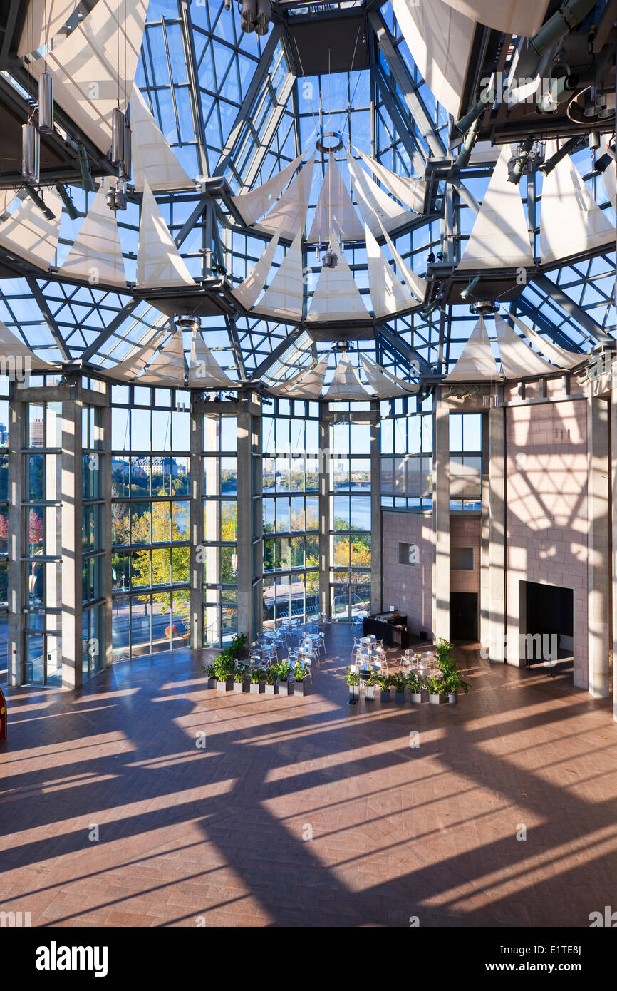 La grande hall all'interno della National Gallery of Canada, Ottawa, Ontario, Canada. Foto Stock