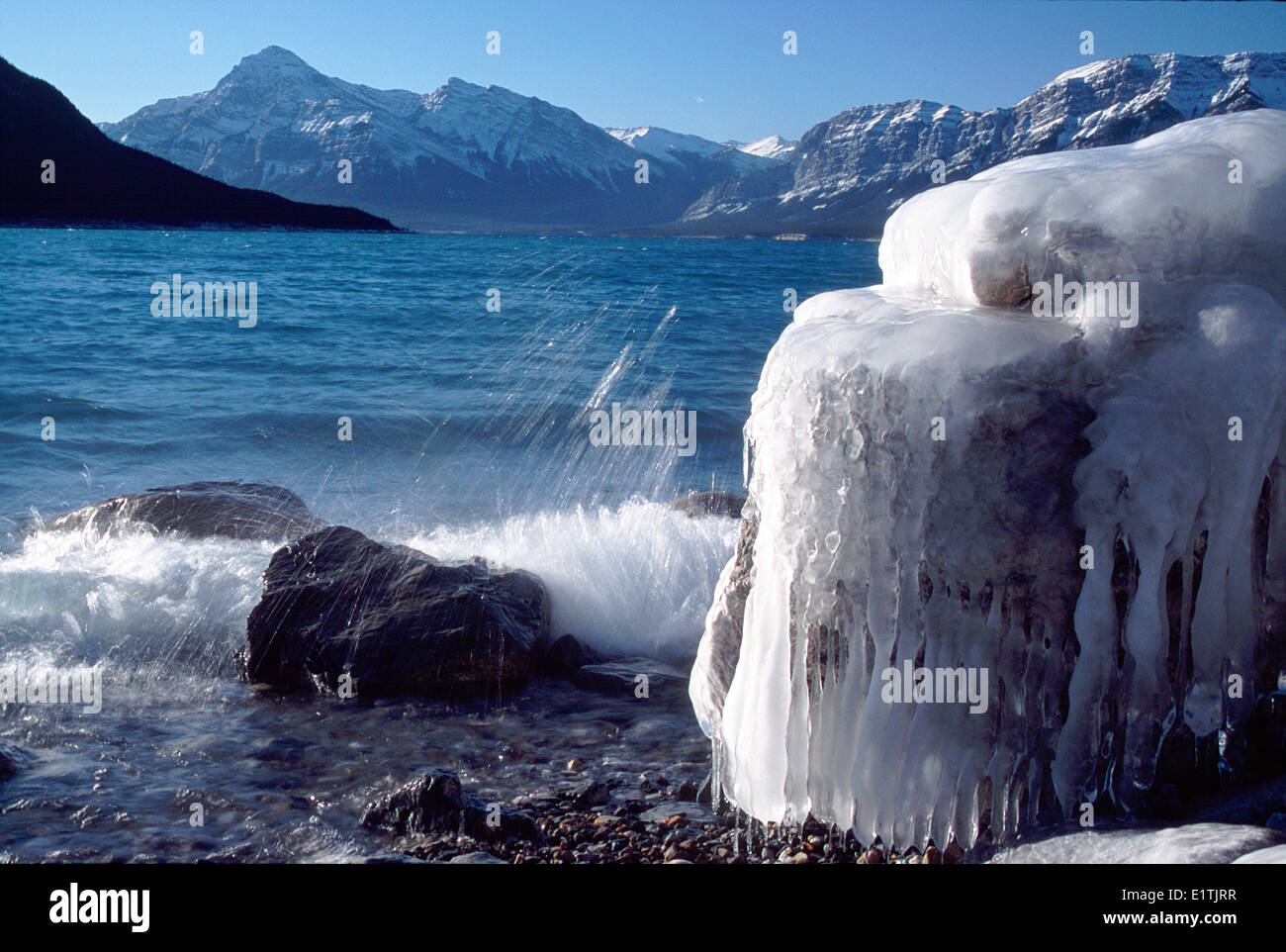 La formazione di ghiaccio sul lago di Abramo a nord del Fiume Saskatchewan Bighorn Wildland Recreation Area Highway #11 Montagne Rocciose Alberta Foto Stock