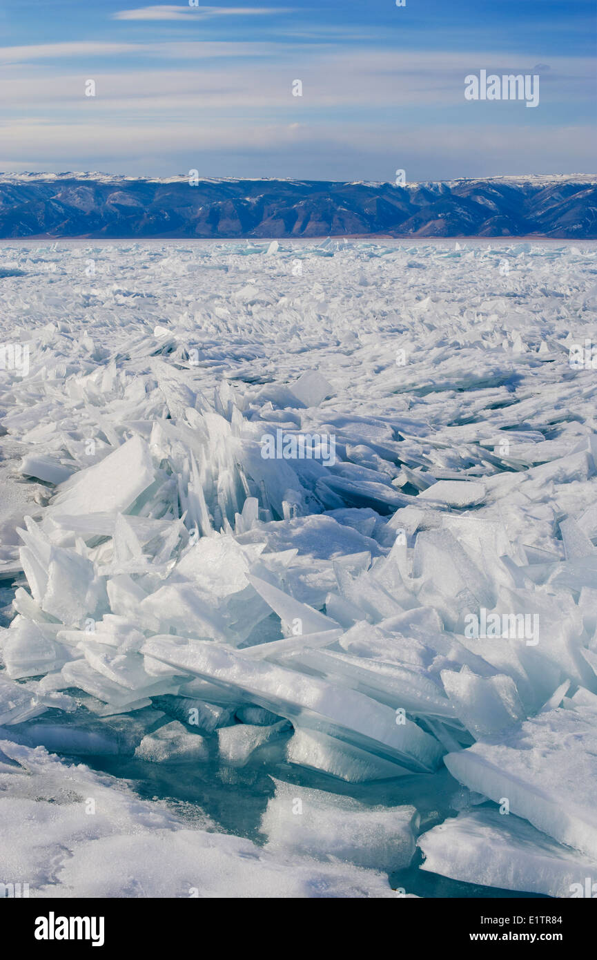 La Russia, Siberia, Irkutsk, Oblast di lago Baikal, Maloe più (po) mare, lago ghiacciato durante il periodo invernale Foto Stock