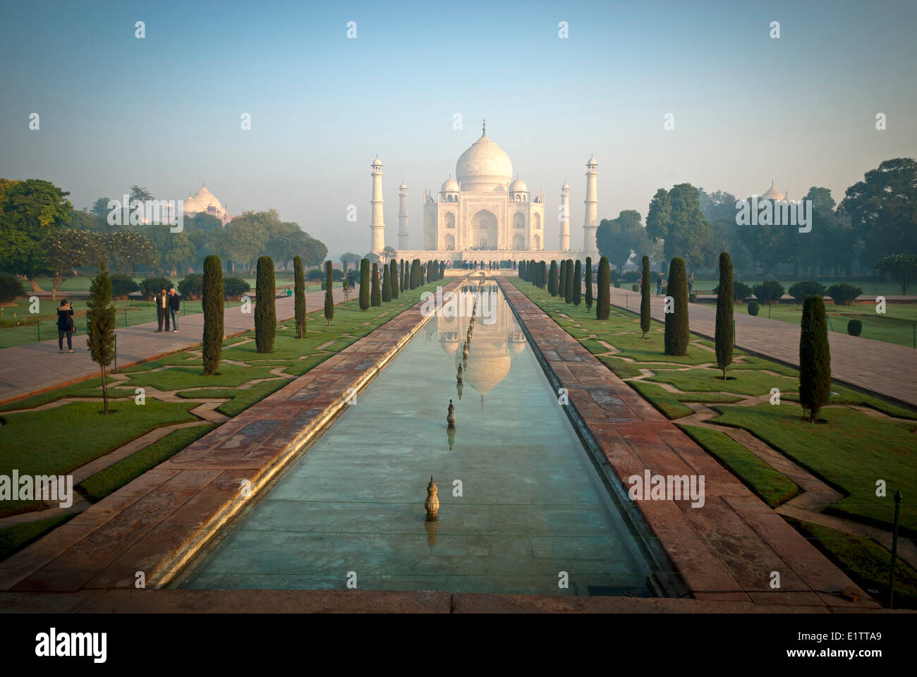 Il Taj Mahal brilla di sunrise, Agra India Foto Stock