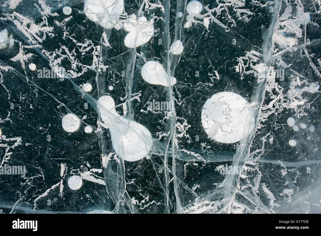 La Russia, Siberia, Irkutsk, Oblast di lago Baikal, Maloe più (po) mare, lago ghiacciato durante l'inverno, dettaglio Foto Stock
