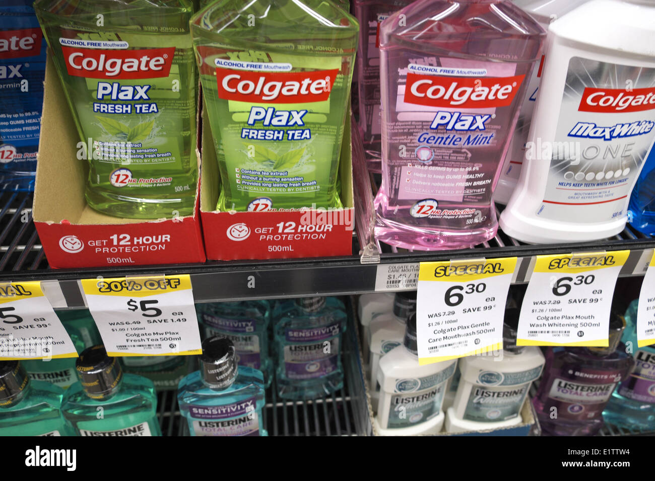 Colgate in vendita in un supermercato di Sydney, NSW, Australia Foto Stock