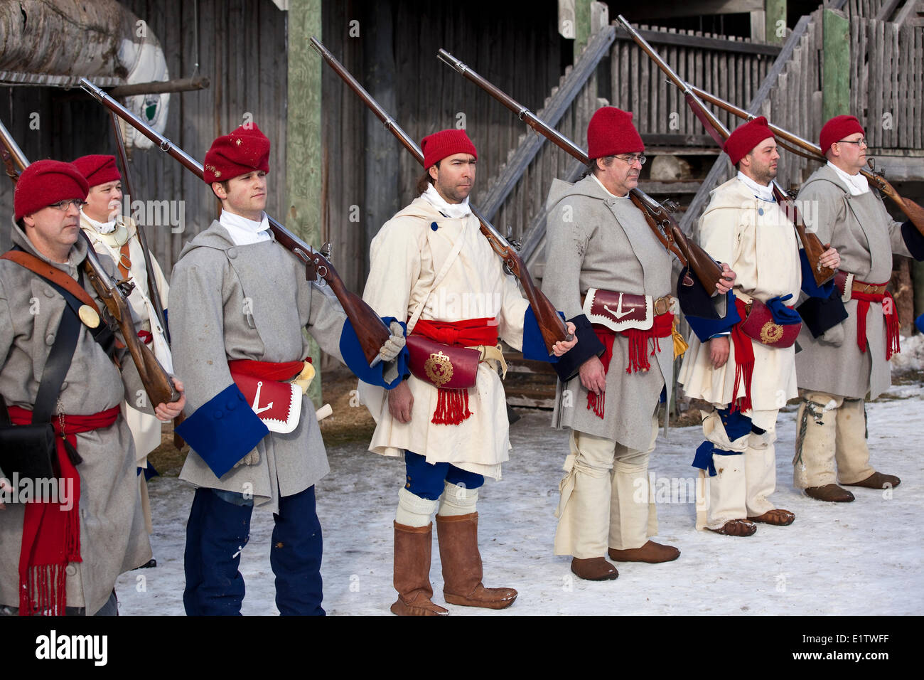 Uomini vestiti come soldati francesi, in costume, Festival du Voyageur, Winnipeg, Manitoba, Canada Foto Stock