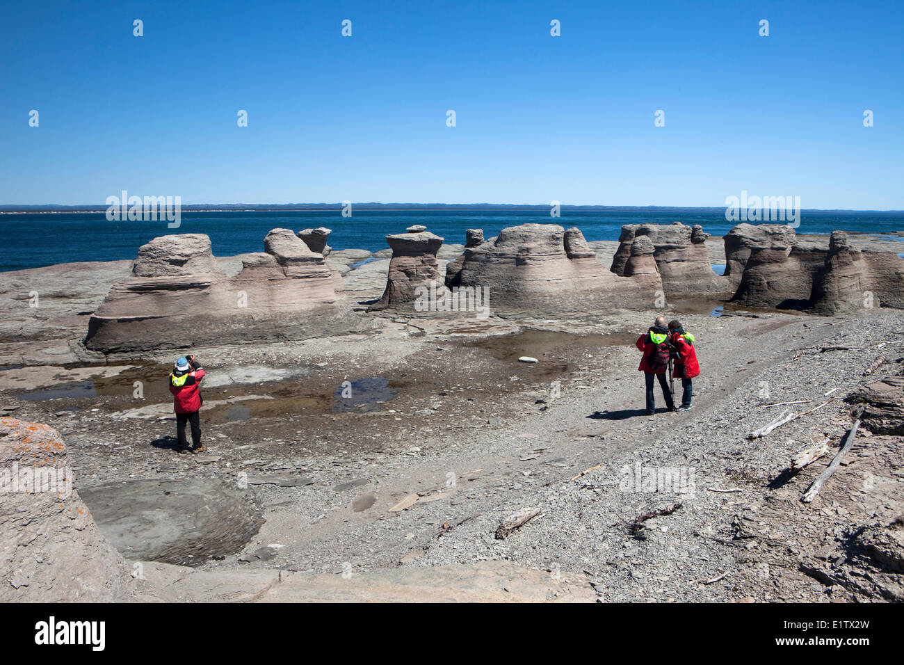 I turisti Mingan Parco Nazionale Arcipelago de riserva il Parc National de l'Archipel de Mingan Duplessis Northshore St Lawrence Foto Stock