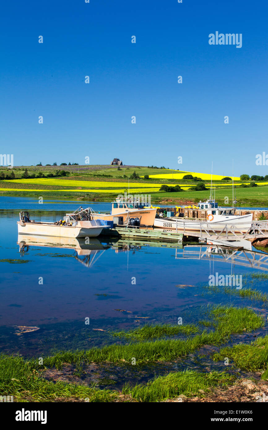 Barche da pesca sul fiume francese Wharf, Prince Edward Island, Canada Foto Stock