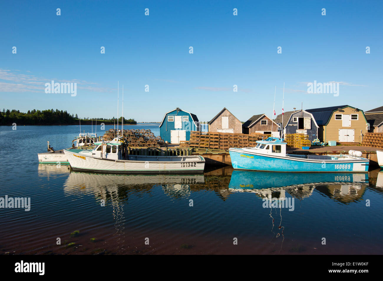 Barche da pesca e trappole di aragosta, New London Wharf, Prince Edward Island, Canada Foto Stock