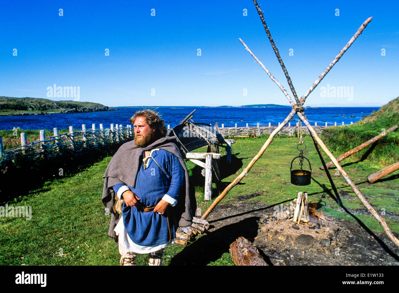 Viking presso l'Anse aux Meadows National Historic Site, Terranova, Canada Foto Stock
