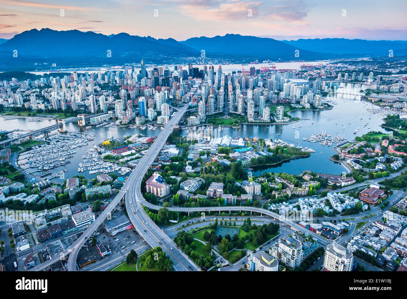 Vancouver comprese False Creek e Granville Island. Foto Stock