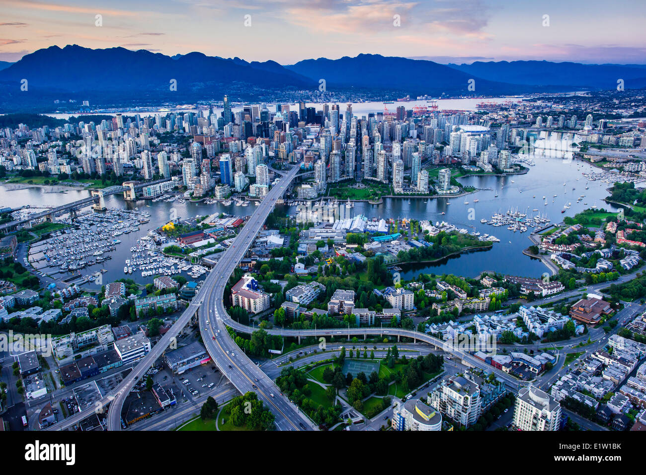 Vancouver comprese False Creek e Granville Island. Foto Stock