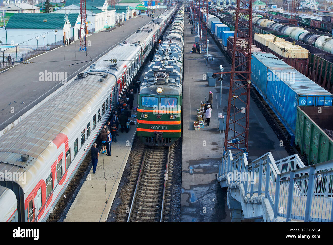 Russia, Krasnoyarsk, Oblast di Ilanskaya, 20 minuti di sosta, stazione ferroviaria, Trans-Siberian linea Foto Stock