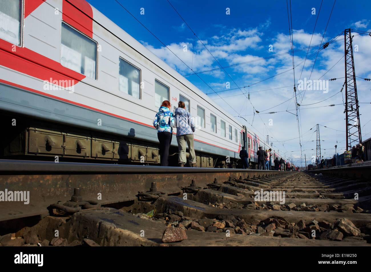 Russia, Krasnoyarsk, Oblast di Ilanskaya, 20 minuti di sosta, stazione ferroviaria, Trans-Siberian linea Foto Stock