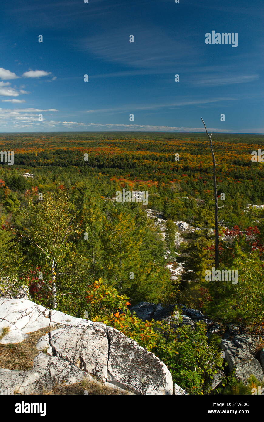 Vista autunnale dal crack sulla la cloche silhouette trail, Kilarney Parco provinciale, Ontario Foto Stock