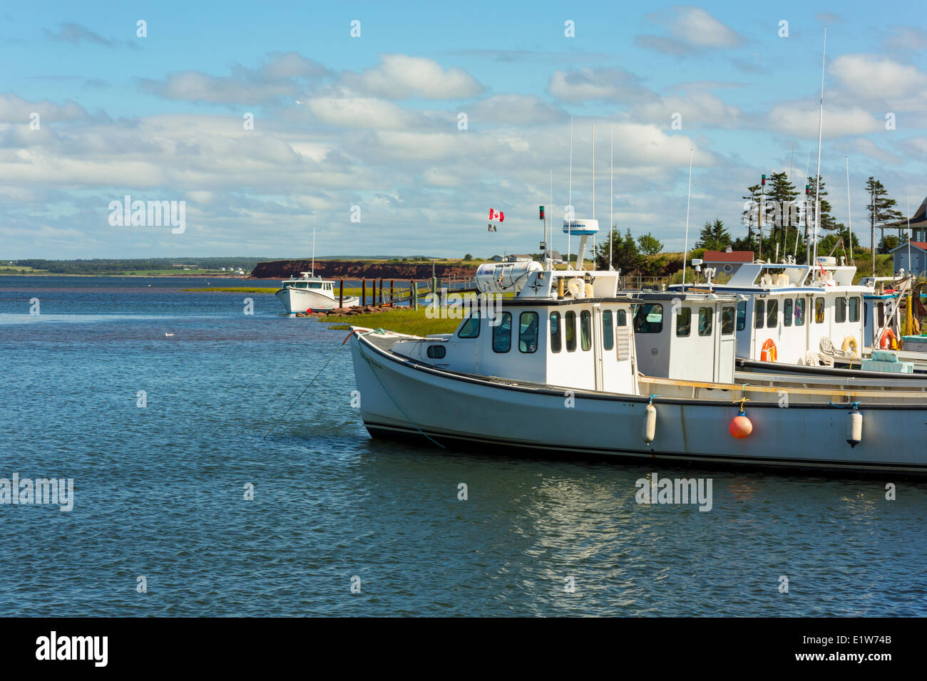 La pesca barche ormeggiate in porto Malpeque, Prince Edward Island, Canada Foto Stock