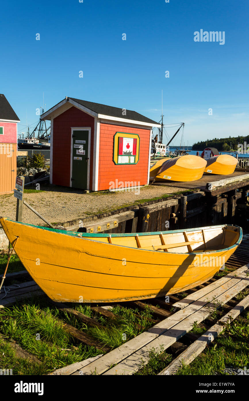 Dories in legno, il Dory Shop, Lunenburg, Nova Scotia, Canada Foto Stock