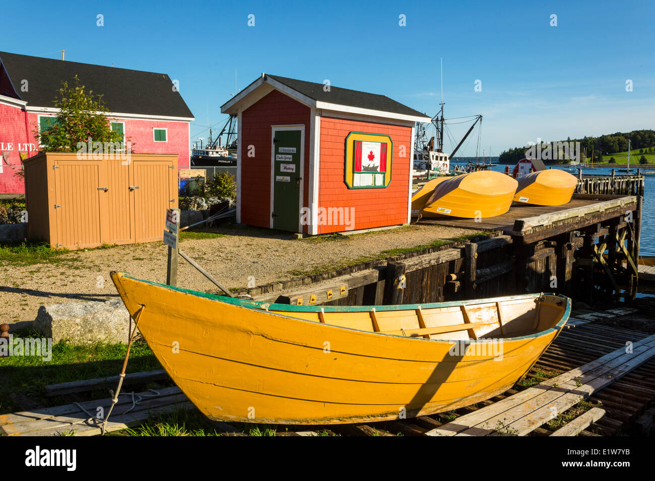 Dories in legno, il Dory Shop, Lunenburg, Nova Scotia, Canada Foto Stock