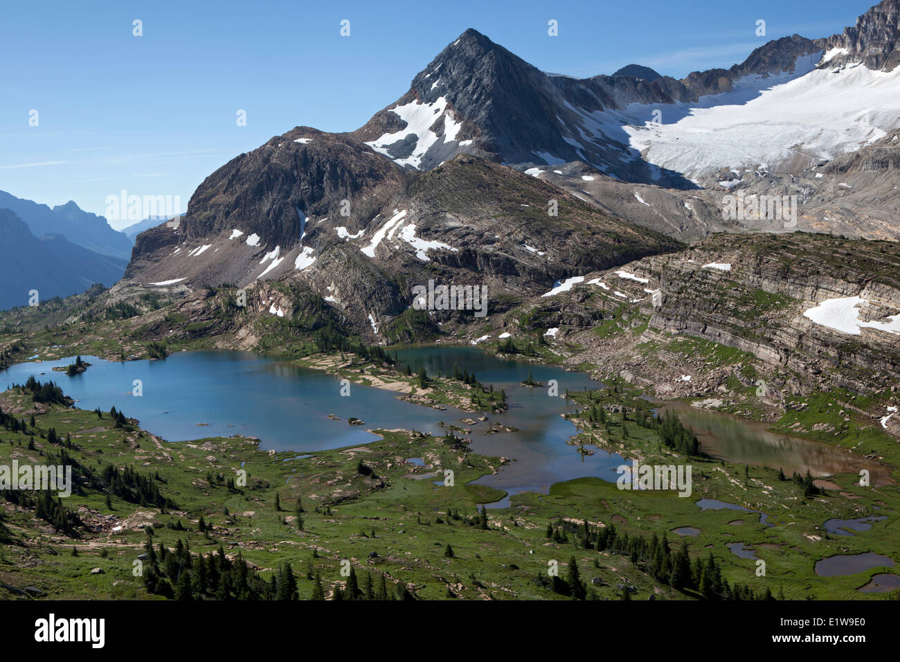 Calcare bacino dei laghi e picco di Russell, altezza delle Rockies Parco Provinciale, British Columbia, Canada Foto Stock