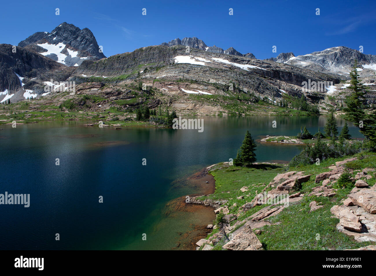 Abbassare il lago di calcare, altezza delle Rockies Parco Provinciale, British Columbia, Canada Foto Stock