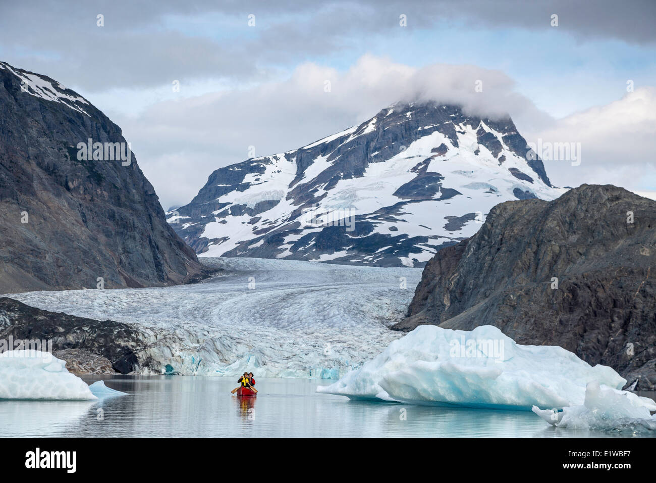 Il canottaggio, il ghiacciaio di Jacobson, Coast Mountains, British Columbia, Canada Foto Stock