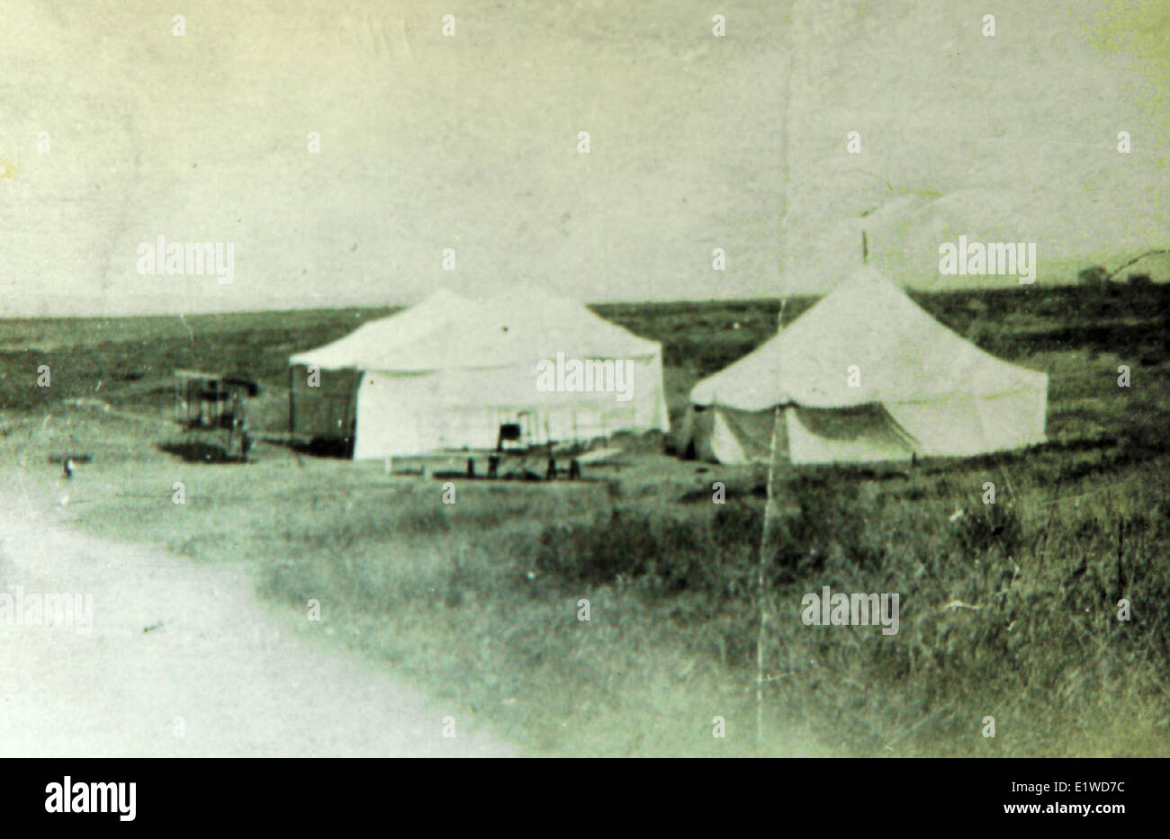 Imperial Beach Field, fondato nel 1910, era un primo campo di aviazione situato in California. È stato utilizzato per varie operazioni di volo, tra cui attività civili e militari. Il campo, che prende il nome da Rhoerigh e Walsh, servì come un importante sito per i primi test e sviluppi dell'aviazione, contribuendo alla crescita dell'aviazione sulla West Coast. Foto Stock