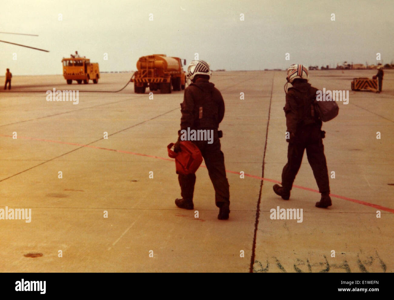 Un'immagine storica della Imperial Beach Naval Air Station (NAS), situata a San Diego, California. La stazione giocò un ruolo significativo nell'aviazione militare durante la seconda guerra mondiale e la guerra fredda, ospitando varie operazioni di aviazione navale e attività di addestramento. Era un sito chiave per lo sviluppo e le operazioni degli aerei della marina statunitense sulla West Coast. Foto Stock