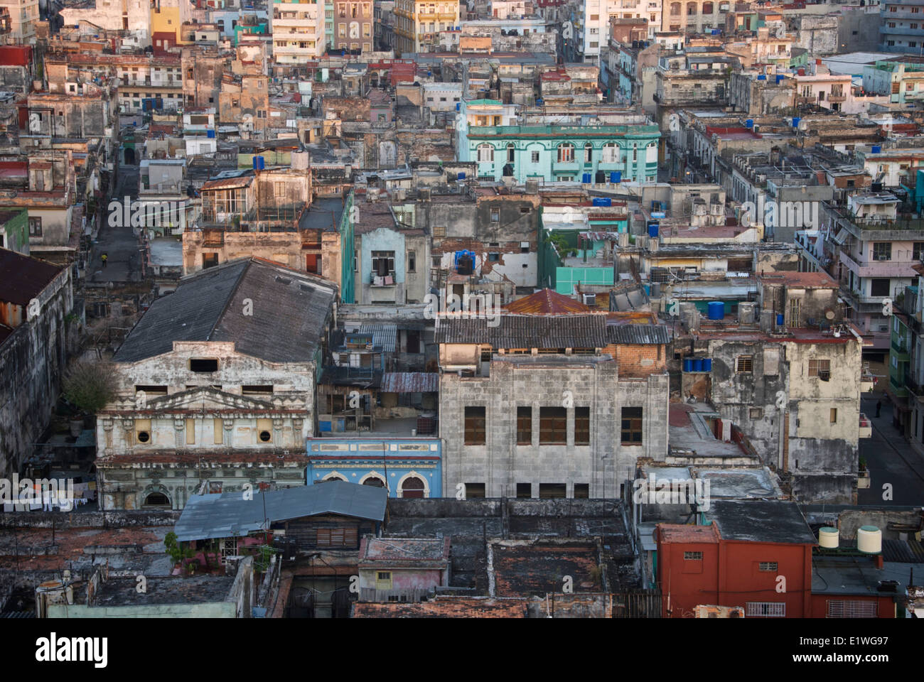 Una ridda di vecchi edifici sulla Vecchia Havana Foto Stock