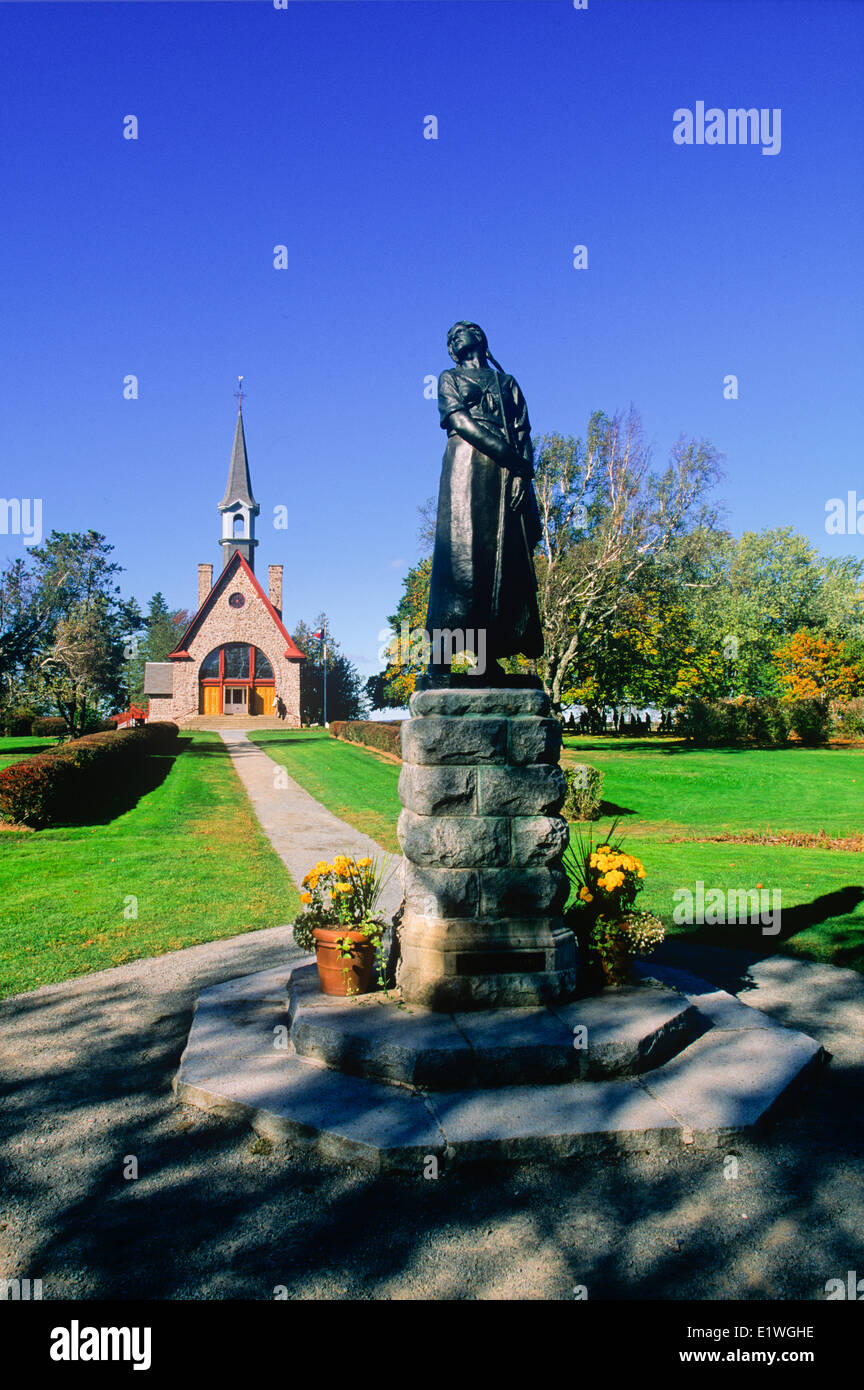 Statua di Evangeline di fronte alla chiesa, Gran Pre National Historic Site, Nova Scotia, Canada Foto Stock