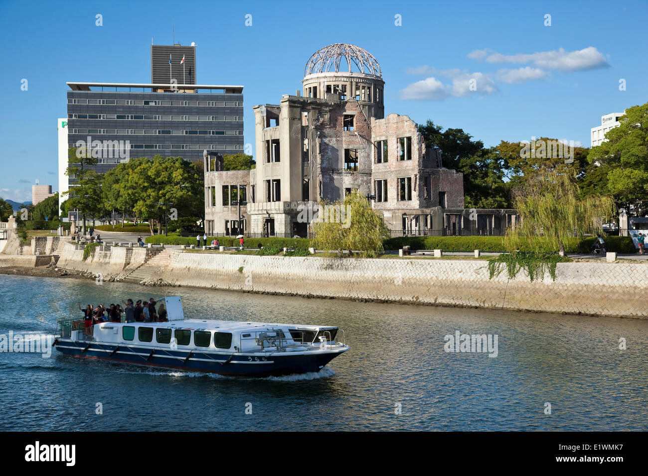 Situato a Hiroshima il Peace Memorial Park, l'Hiroshima Prefectural Commerchial Exhibition Hall era uno dei pochissimi buildi Foto Stock